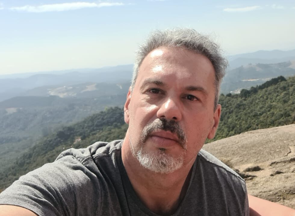 Dr. Flávio Viani Veterinário dedicado à pesquisa científica e à saúde pública