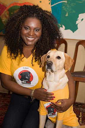 Karin Hils e seu cão Campanha "Diga não à Leishmaniose"