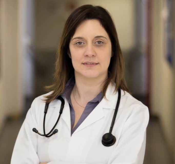 Profa. Dra. Ana Cláudia Balda — uma referência nacional em Dermatologia veterinária e uma profissional de destaque no meio acadêmico.