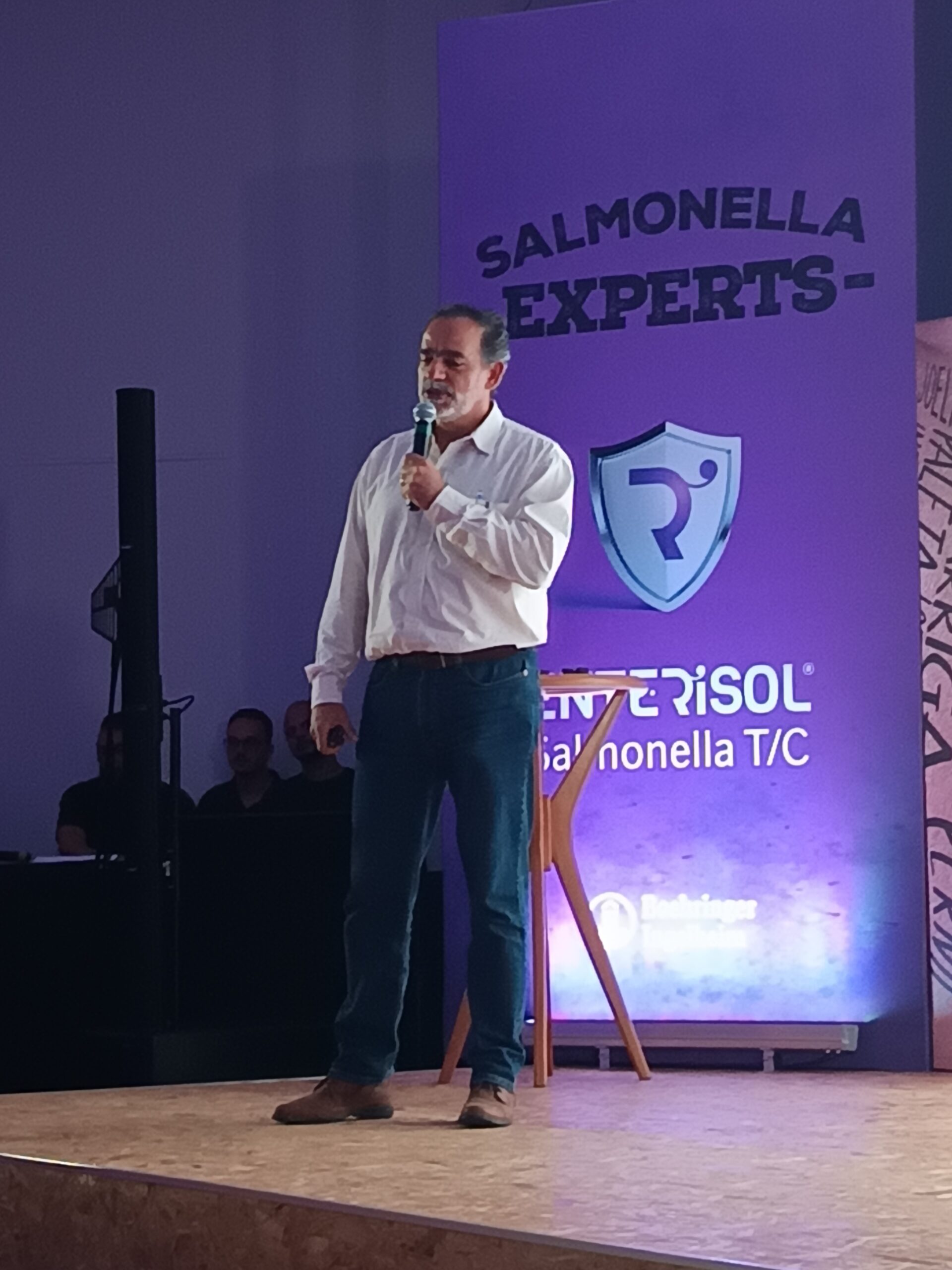 Salmonelose na suinocultura: especialistas aprofundam impactos produtivos e reforçam necessidade de controle estratégico durante evento da Boehringer Ingelheim